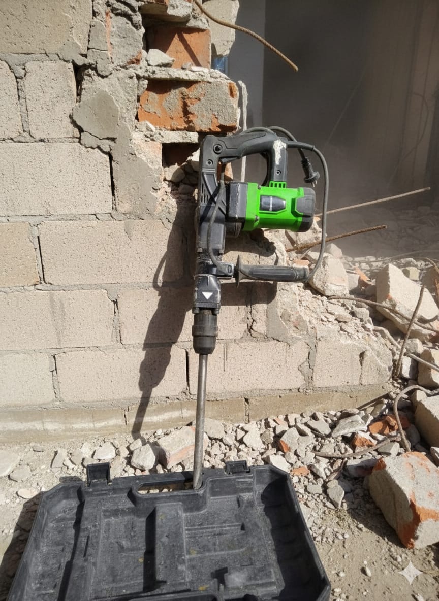 Młot udarowy do prac rozbiórkowych na wynajem Pieńsk