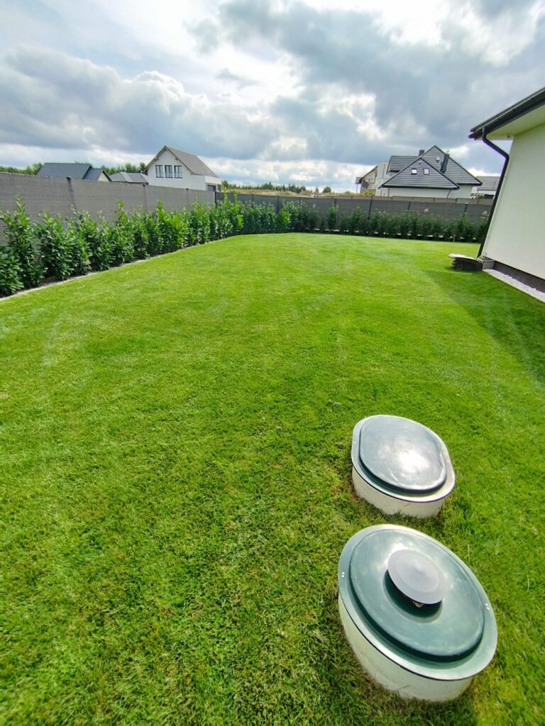 Pielęgnacja i koszenie dużego trawnika przy posesji w Pieńsku – profesjonalne usługi ogrodnicze